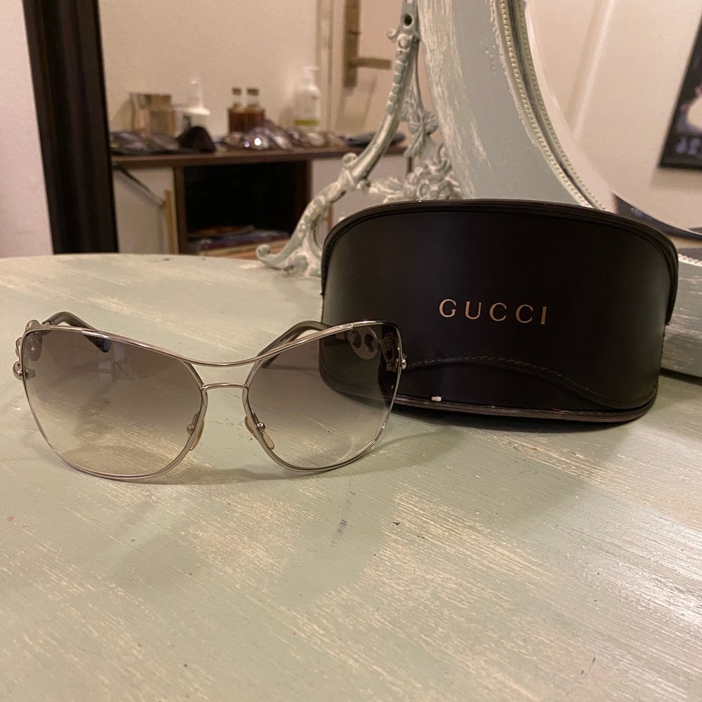 PERFECT CONDITION Silver Gucci Sunglasses $65